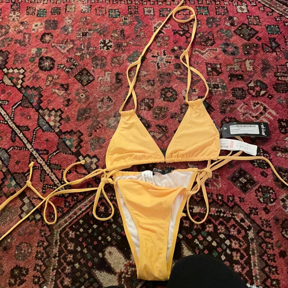 Yellow size 6 new with tags Nasty Gal bikini